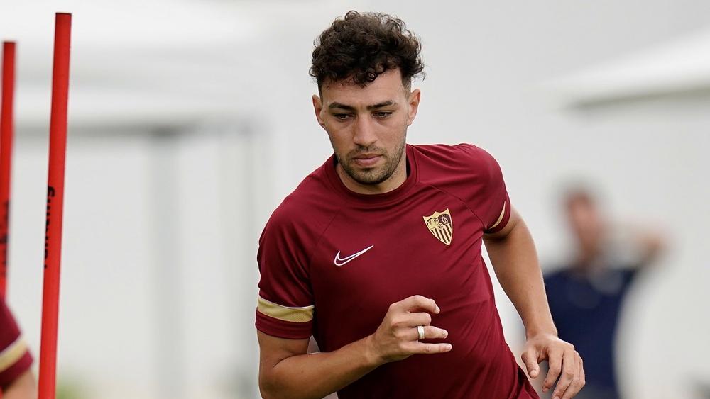 الحدادي خارج قائمة إشبيلية لمواجهة خيتافي.. المهاجم المغربي مطالب بالبحث عن فريق جديد قبل 31 غشت!