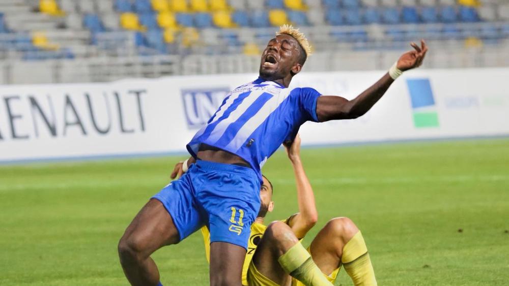 "كورونا" تحرم المهاجم أكسيل مايي من العودة إلى المغرب والالتحاق بتداريب اتحاد طنجة
