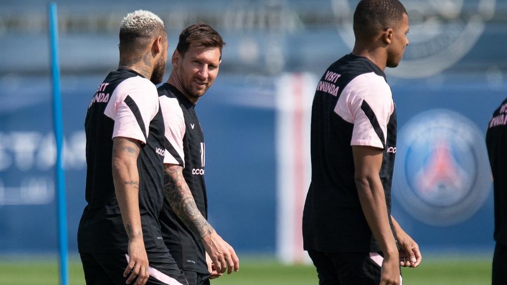 غياب راموس يتواصل وبوكيتينو يشير: "غدا قد نشاهد الثلاثي ميسي ومبابي ونيمار"