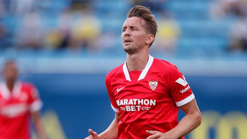 برشلونة يُغلق الميركاتو باستعارة الهولندي لوك دي يونغ من إشبيلية