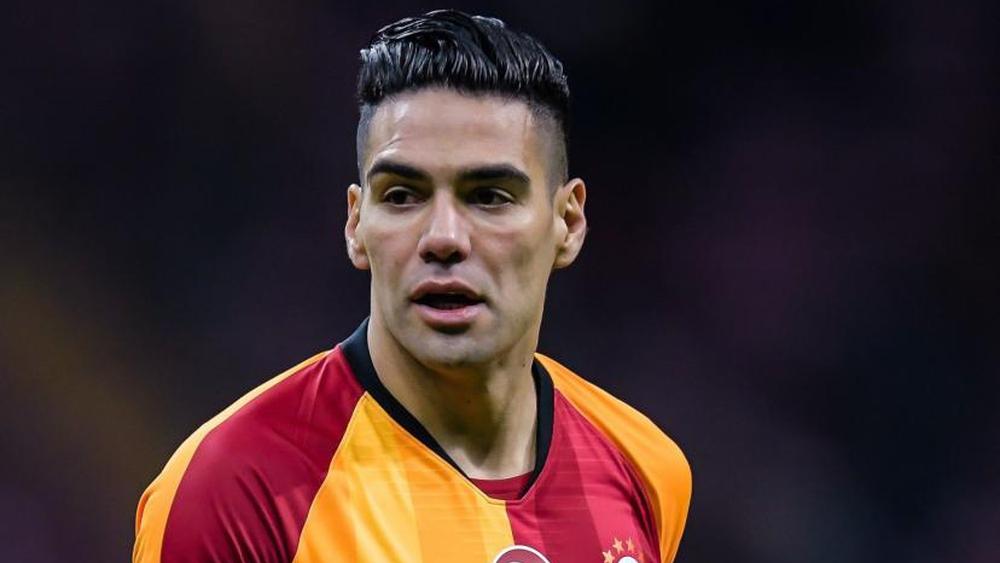 غلطة سراي يُعلن فسخ عقد المهاجم الكولومبي راداميل فالكاو