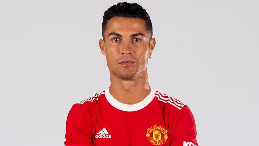 كريستيانو: "أريد كتابة تاريخ جديد مع مانشستر يونايتد والسير أليكس الأب الروحي بالنسبة لي"