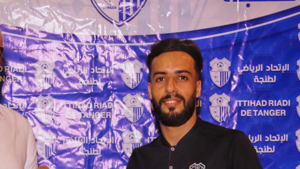 اتحاد طنجة يُبرم صفقتيْن جديدتيْن ويمدد عقد لاعبه أخريف