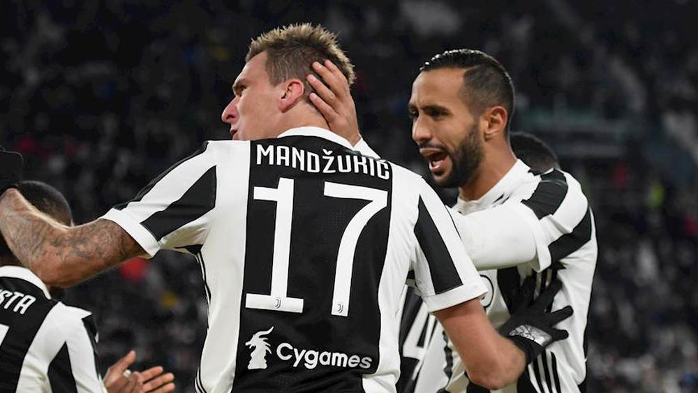 بنعطية يَنْقل لزميله ماندزوكيتش اندهاشه من قرار اعتزاله كرة القدم