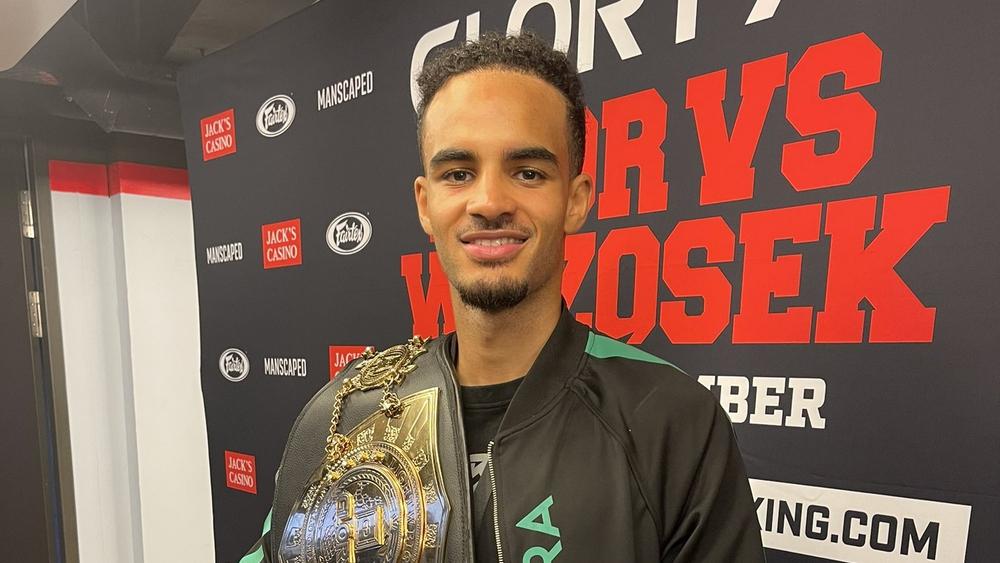 بعد تتويجه بحزام الوزن الخفيف كـ"أصغر بطل" في تاريخ "غلوري".. المغربي تيجاني بزتاتي يصرح: "إنها البداية فقط وأشكر كل من تابع نزالي في الحلبة وعبر الإنترنت"