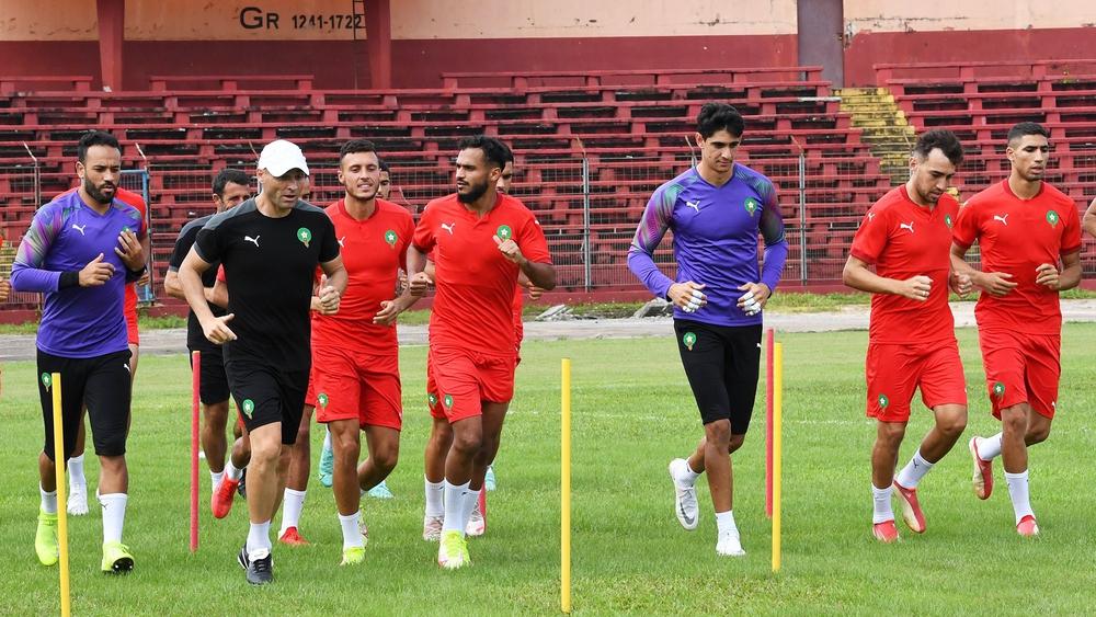 بعد "انقلاب كوناكري".. إشبيلية يُطمئن مناصريه حول لاعبيه المغاربة: "إنهم في مأمن والمدير الرياضي مونتشي تحدث إليهم"