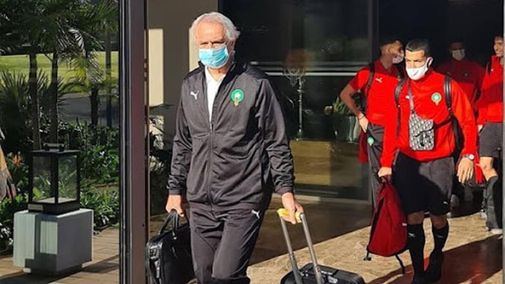 بعثة المنتخب الوطني تتوجه لمطار كوناكري الدولي استعدادا للعودة إلى المغرب