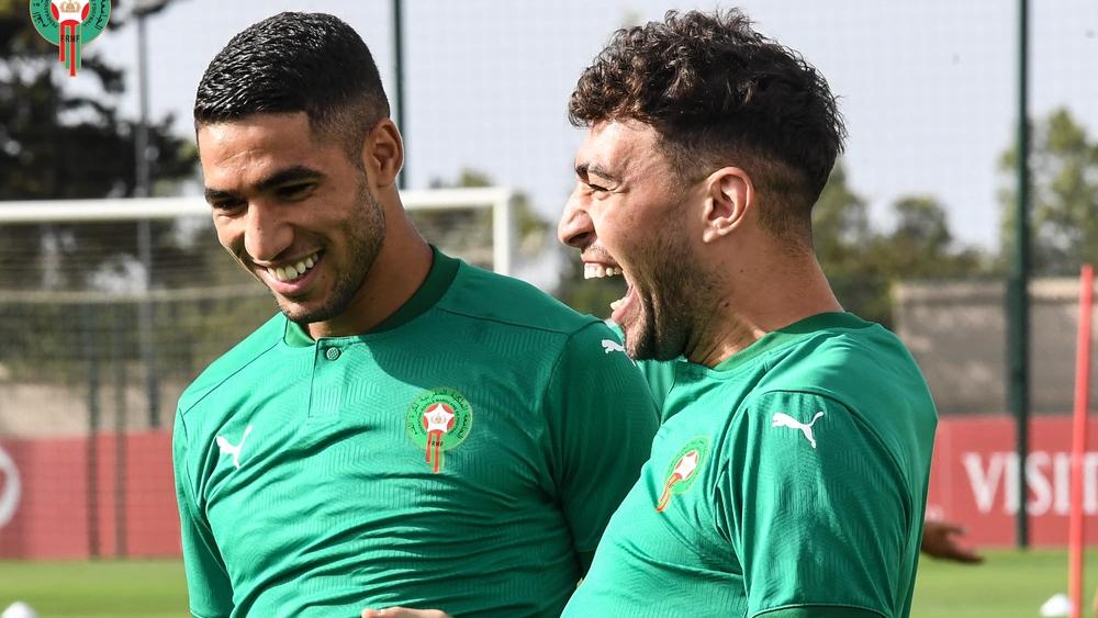 لاعبو المنتخب الوطني يخوضون حصة تدريبية بمركز محمد السادس بعد العودة من "جحيم" غينيا