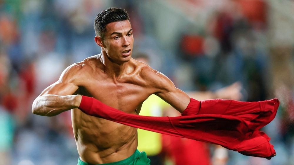 "باروني" أحد طهاة كريستيانو: "يجب الاعتناء بالجسم كأننا نعتني بسيارة فيراري.. نظامه الغذائي يتكون من طعام صحي وليس من أكل باهظ الثمن"!