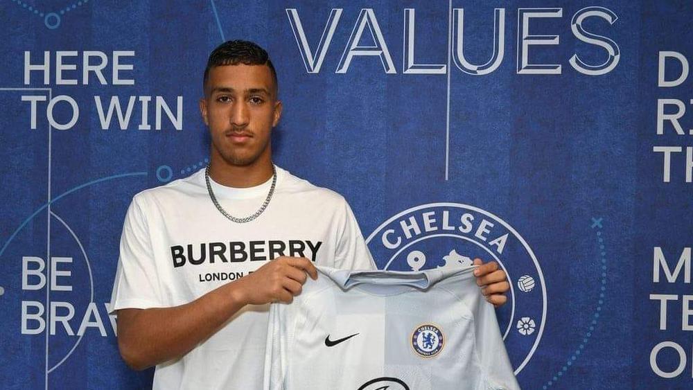 الحارس المغربي الشاب سامي تلمساني يوقع على أول عقد احترافي له مع ناديه تشيلسي