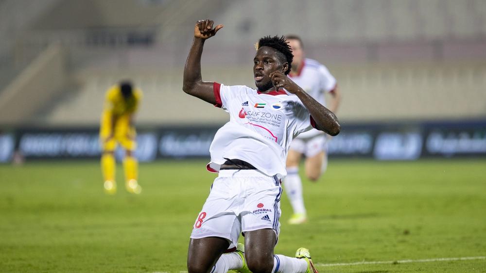 مالانغو يقلب الطاولة على الوصل بثنائية ويقود الشارقة للفوز الثالث توالياً