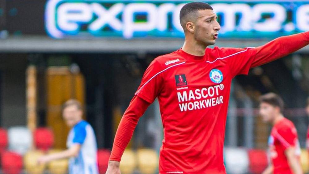 حادثة "إريكسن" تعود للأذهان.. لاعب دنماركي يتعرض لانهيار "مفاجئ" وينقل "فاقدا للوعي" صوب المستشفى قبل أن تتحسن حالته الصحية