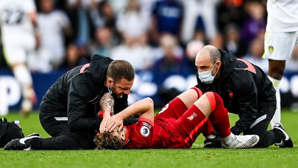 نجم ليفربول الشاب "إليوت" (18 سنة) يتعرض لإصابة "مرعبة" قد تنهي موسمه مبكرًا!