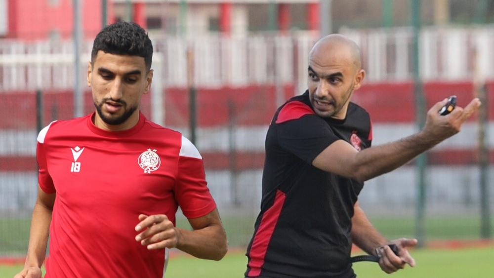 الركراكي: "الكَرتي عندُو الضَّوء الأخضَر وكانتسنّاو العرضْ لِّي غايستافْد منُّو اللّاعب والنَّادِي"