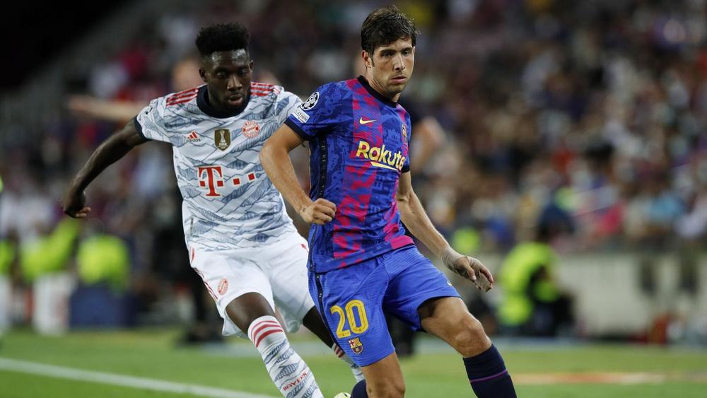 صافرات استهجان جماهير برشلونة تحاصر "سيرجي روبيرتو" في مباراة بايرن ميونخ