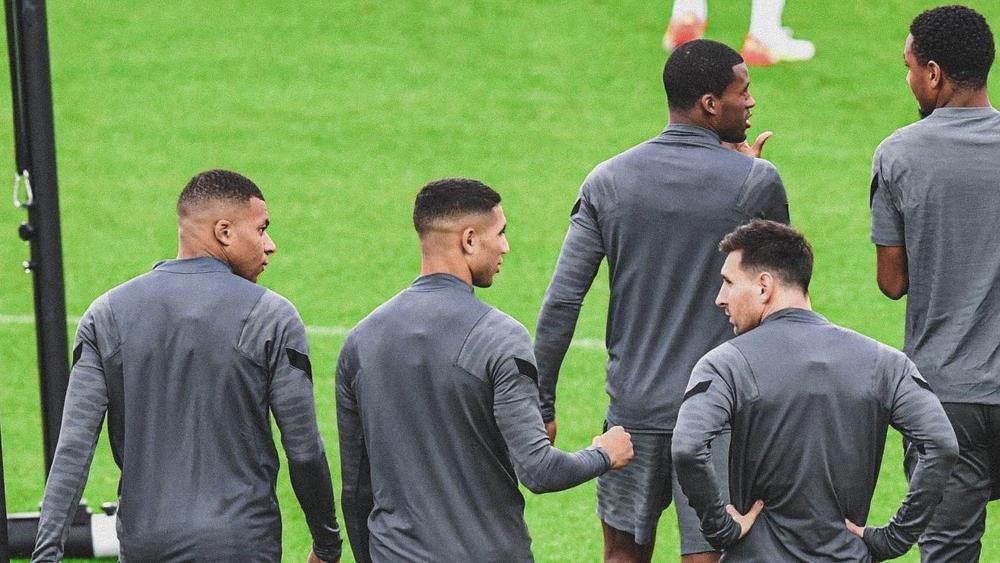 حكيمي يواصل تسجيل حضوره كأساسي في تشكيلة سان جيرمان.. "الثلاثي" ميسي ونيمار ومبابي رسمي ضد كلوب بروج