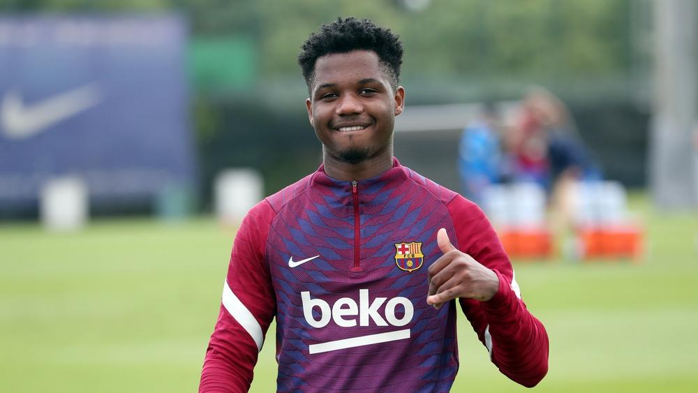 أنسو فاتي يؤكد لوكيله "خورخي مينديز" رغبته في تجديد عقده مع برشلونة