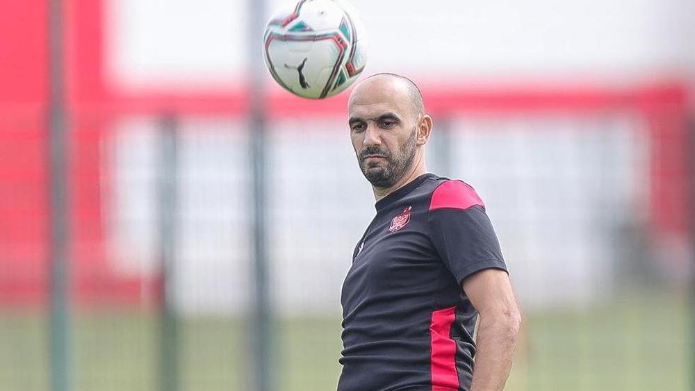 الركراكي يخصص حصة بالفيديو للاعبي الوداد لتصحيح بعض أخطاء مباراة اتحاد طنجة