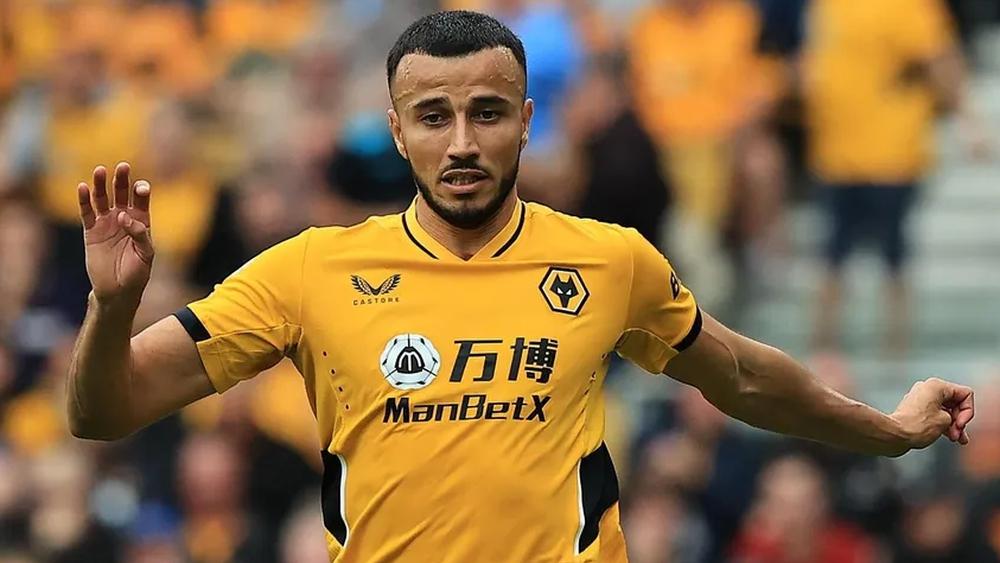 بعد مرور 5 سنوات على التحاقه بالنادي.. ولفرهامبتون يحتفي بأرقام مدافعه "رومان سايس"