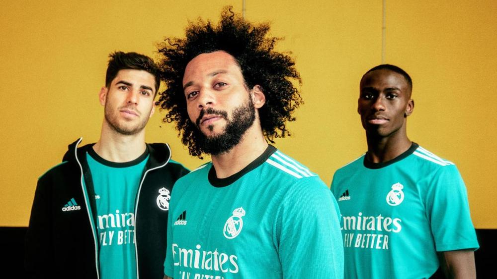 الريال يقدم قميصه الثالث المستوحى من لوحة “الكيلومتر صفر”
