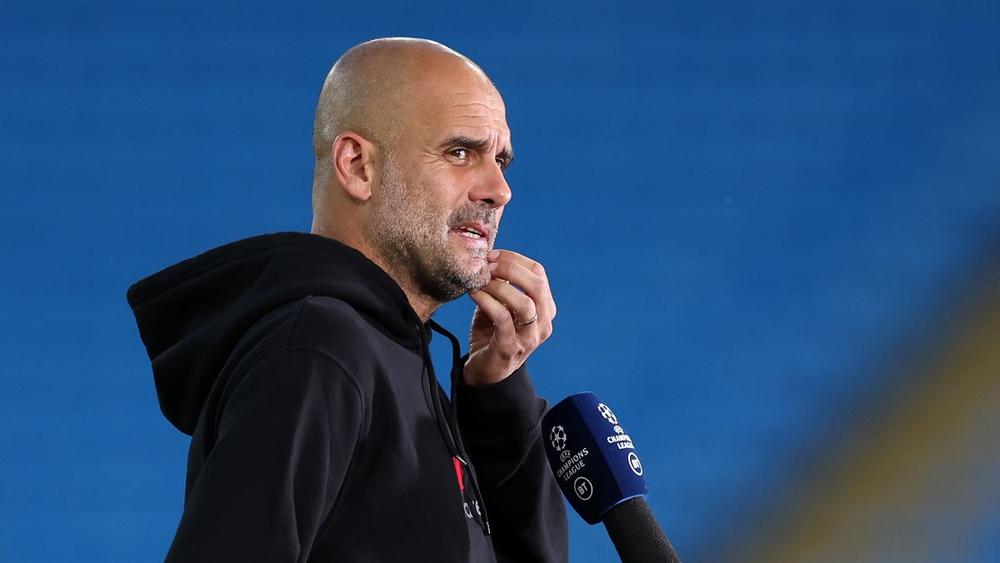 غوارديولا يرفض الاعتذار عن تصريحاته.. هل هي "بداية الحرب" بينه وبين جماهير مانشستر سيتي؟