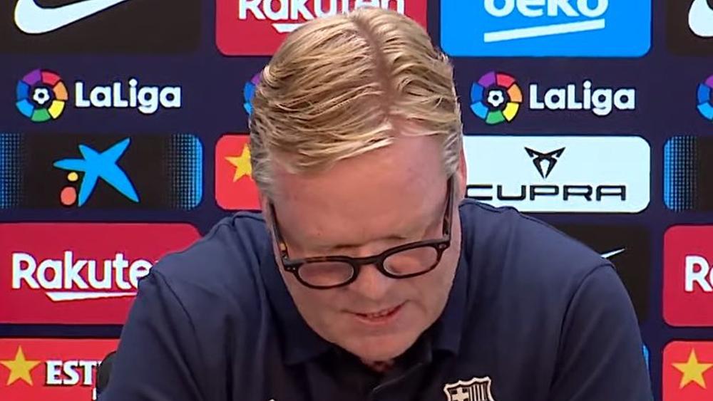 كومان يخرج عن النص ويقرأ بيانًا أمام الصحفيين: "أطلب منكم الصبر ولا تنتظروا حدوث معجزات"