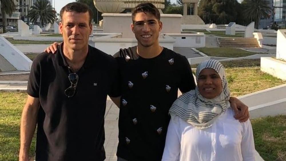 حكيمي: "والداي منحاني الفرصة لأعيش بشكل أفضل وأنا ممتن لهما على ذلك"