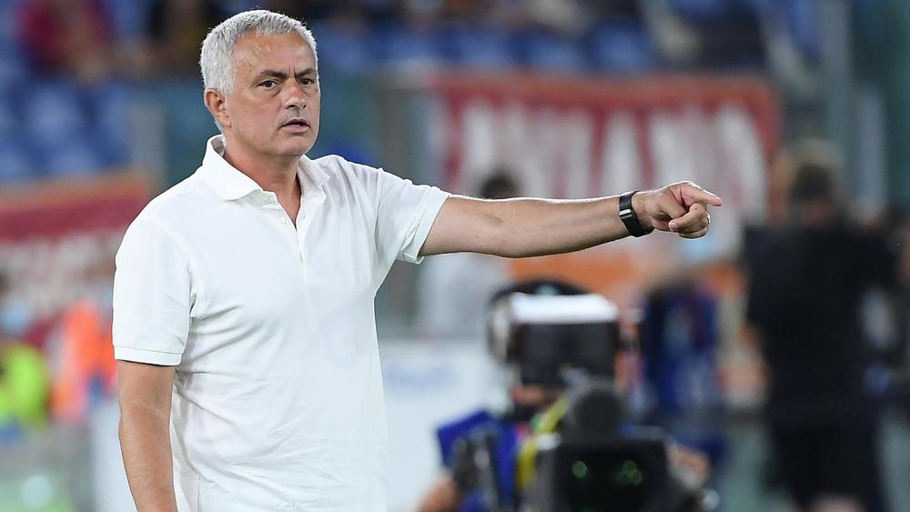 مورينيو: “كل شيء تطور في كرة القدم الإيطالية إلا الحكام”