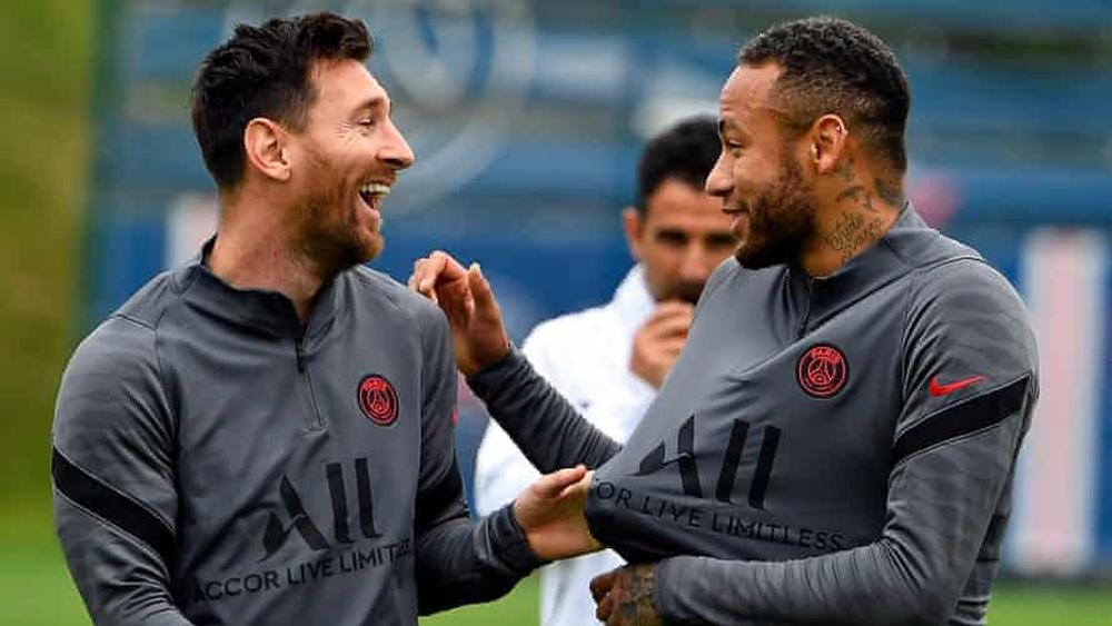 ميسي يعود لتشكيلة باريس سان جيرمان في مواجهة مانشستر سيتي بدوري الأبطال