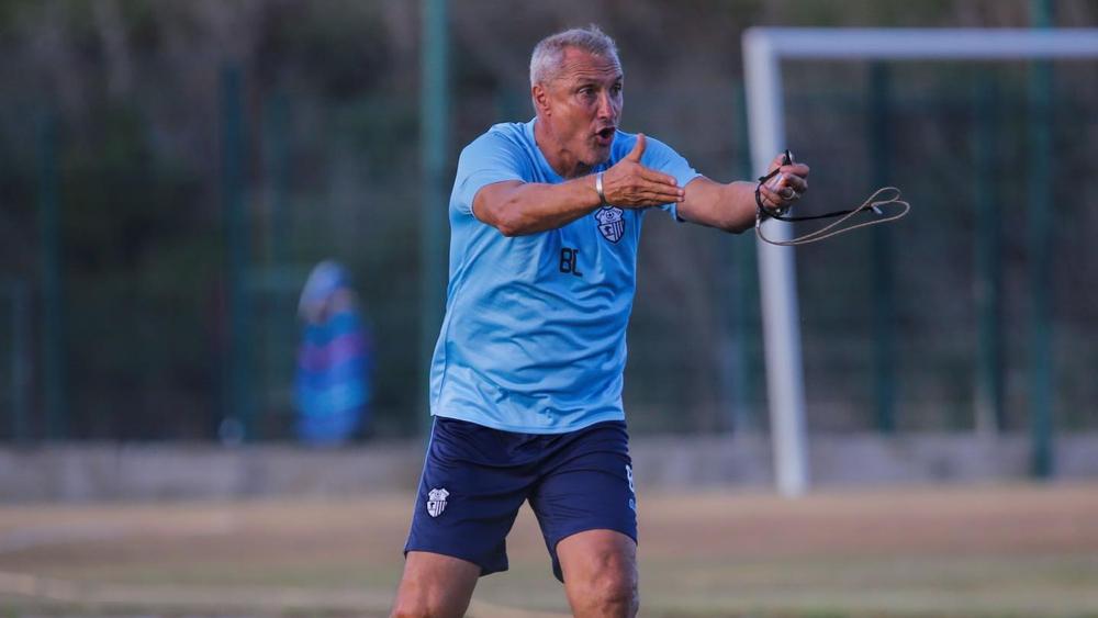 كازوني بعد السقوط أمام الرجاء: "الكُرة لم تُرِد الدخول للمرمى ولم نُكافأ على مجهوداتنا"