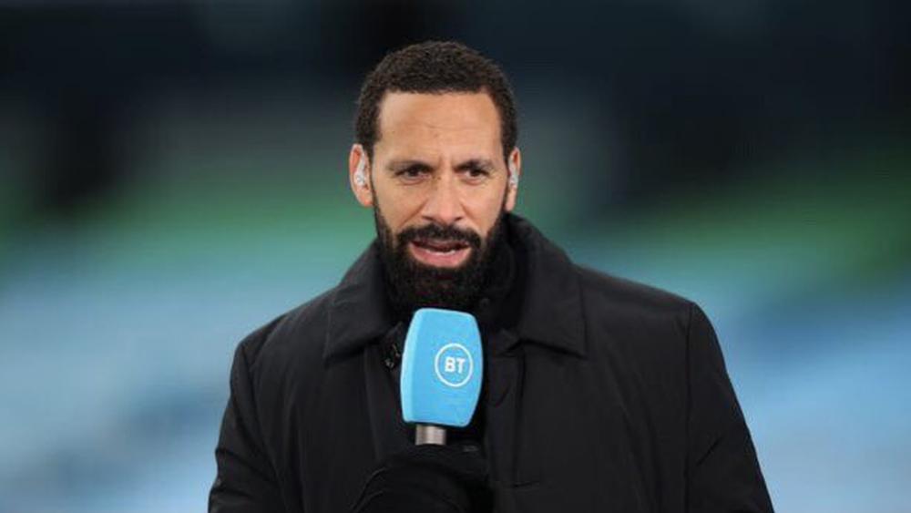 ريو فيرديناند مادحاً حكيمي: "لقد قام بمباراة عظيمة أمام مان سيتي"