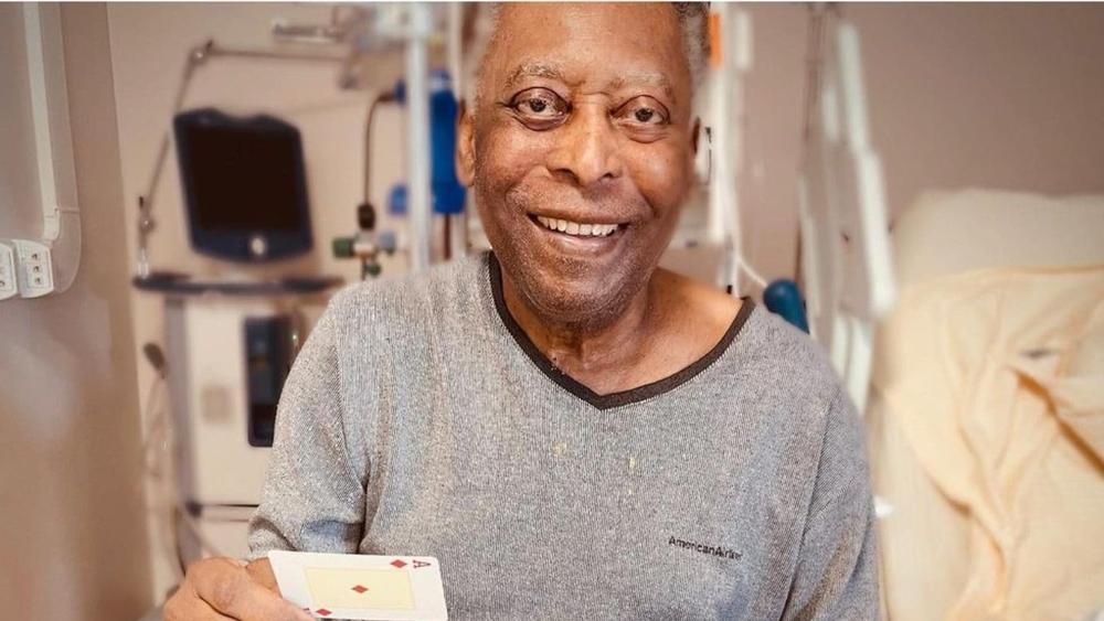 الأسطورة "بيليه" يقترب من إكمال شهر على دخوله المستشفى لإجراء عملية جراحية