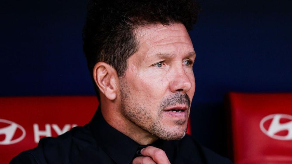 سيميوني عن مباراة أتلتيكو مدريد وبرشلونة: "كومان سيكون في وضع غير مريح"