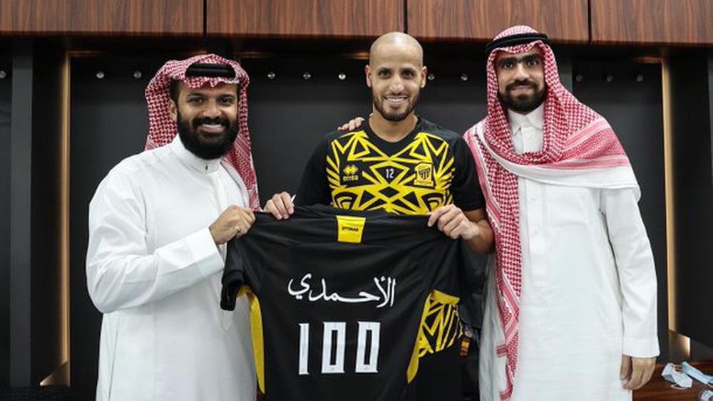 الأحمدي يخوض المباراة رقم 100 مع الاتحاد والنادي السعودي يحتفي به