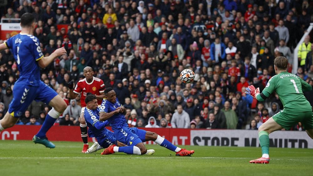 بمشاركة رونالدو وبوغبا كبديليْن.. مانشستر يونايتد "يتعثر من جديد" في الدوري الإنجليزي ويكتفي بالتعادل ضد إيفرتون