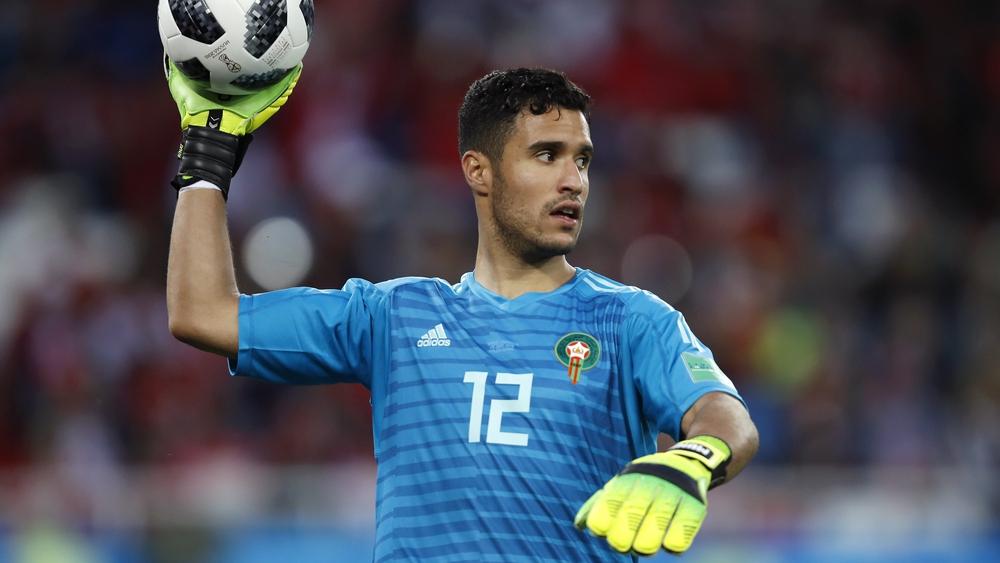 "الفيفا" تستعرض لقطات للمحمدي في "مونديال روسيا" وتصفه بالأخطبوط والحارس المغربي يعلق بـ"أراكم في قطر"