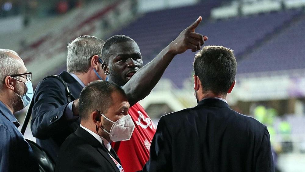 "ثلاثي" نابولي يتعرض للعنصرية وكوليبالي ينفعل: "قلت لي قرد؟ تعال إلى هنا وقلها وجها لوجه"