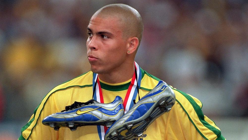 إدموندو عن رونالدو قبل نهائي مونديال 98: "وجدناه في حالة غريبة.. قرار مشاركته اتخذ قبل لحظات من بداية اللقاء"