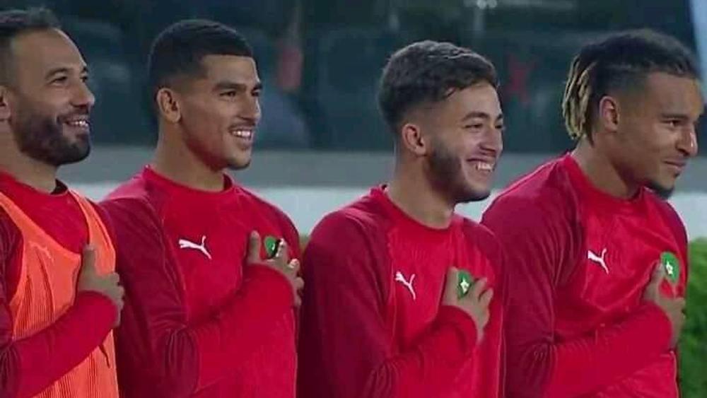 امتعاض مَغاربة من مشهد رباعي المنتخب وهم "يضحكون" أثناء عزف النشيد الوطني!