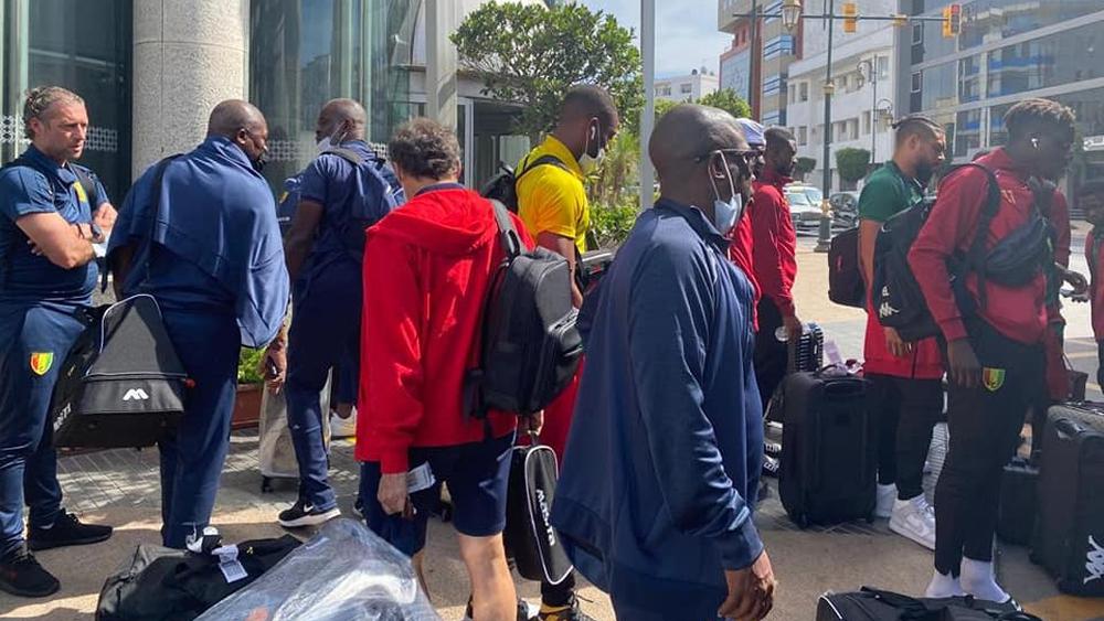 بعثة المنتخب الغيني تحط الرحال بالرباط قادمة من أكادير تأهبا لمواجهة المغرب في تصفيات "المونديال"
