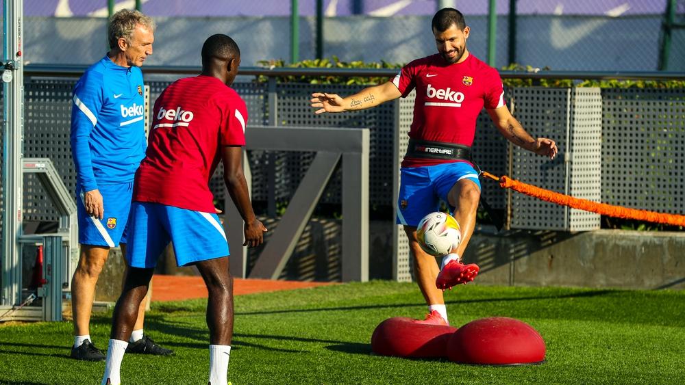 تدريبات برشلونة تشهد عودة الثنائي "أجويرو وديمبيلي" من الإصابة