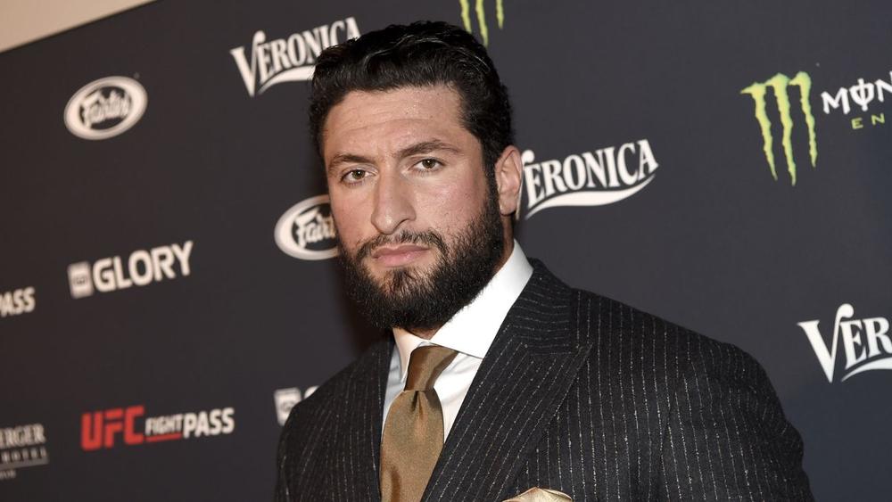 بن صديق: "قضيت شهراً ونصف في السجن.. بَكَيْتُ هناك وأحسست أن العالم ينهار من حولي"