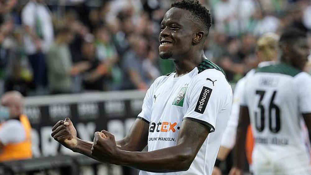 دينيس زكريا ينتظر عرضا من برشلونة