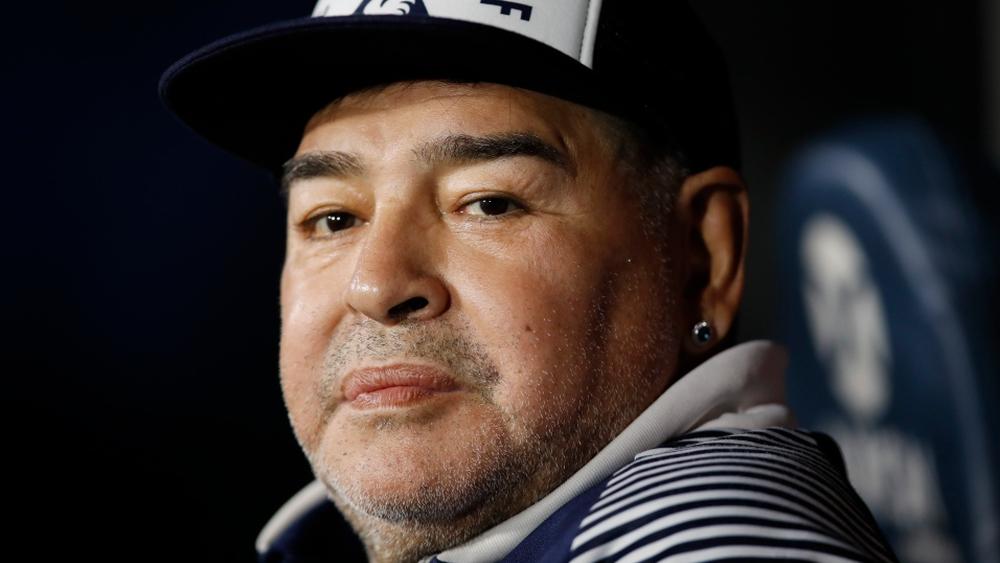 إدراج شقيقات مارادونا ضمن الشهود في قضية وفاته