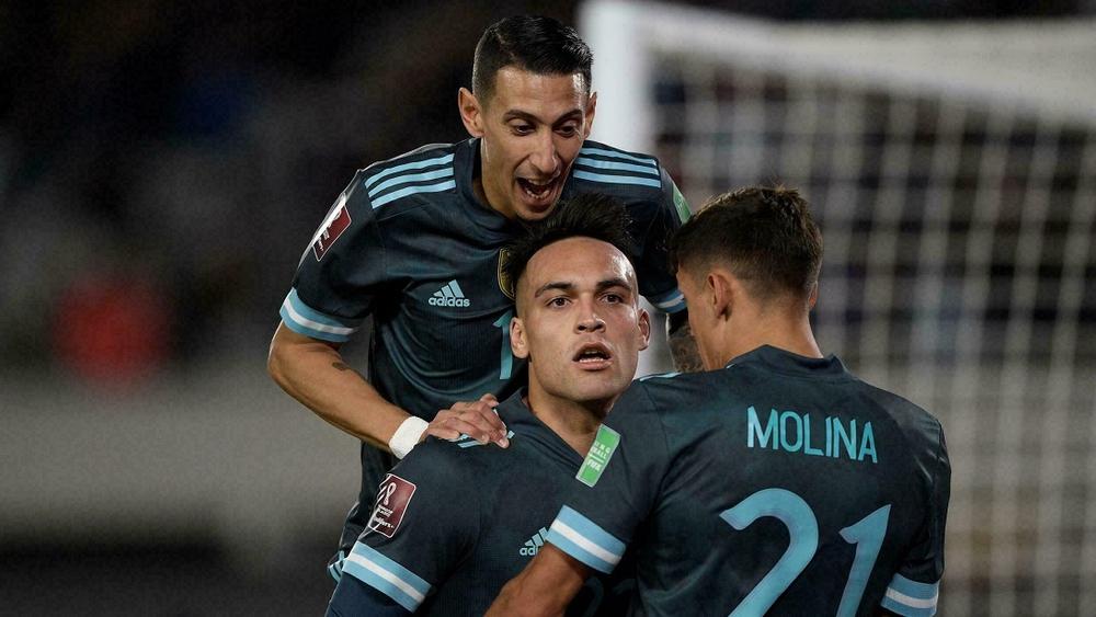 لاوتارو مارتينيز يقود الأرجنتين للفوز على بيرو