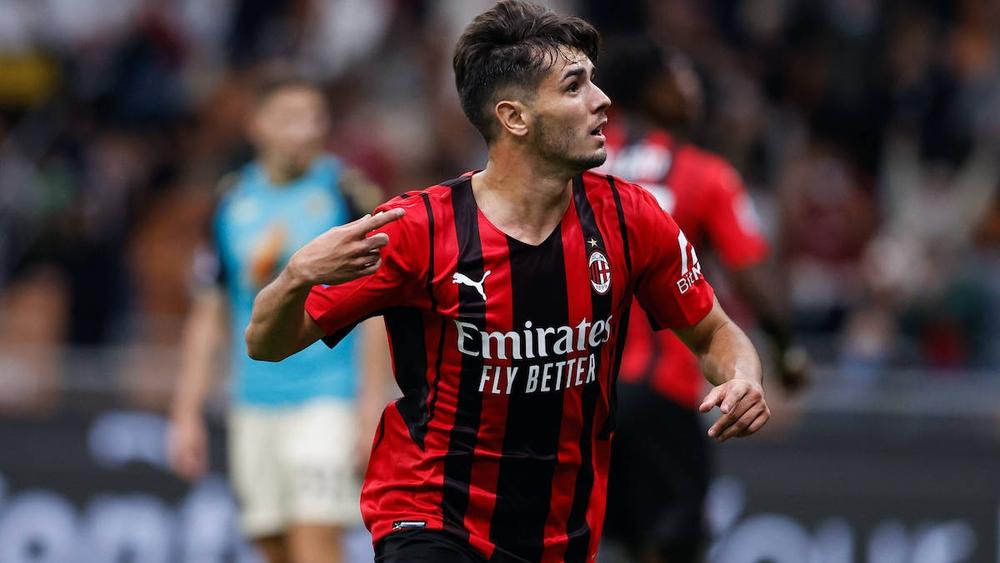 براهيم دياز يغيب عن مباريات ميلان لإصابته بفيروس كورونا