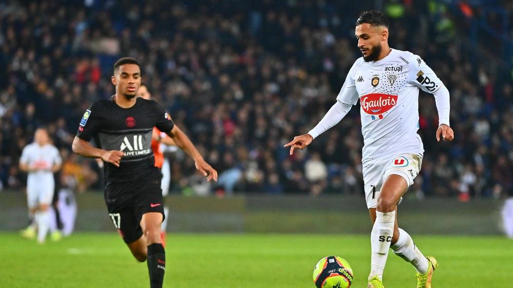 "ليكيب" تختار بوفال الأفضل في مباراة أنجيه وسان جيرمان إلى جانب مبابي