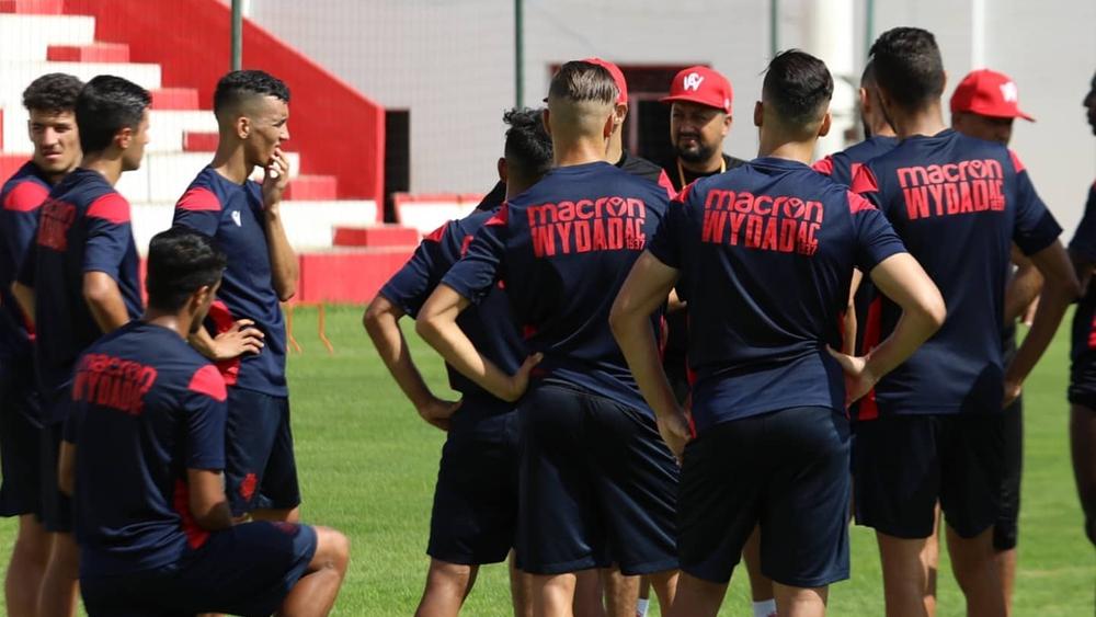 تغييرات بـ"الجملة" في تشكيلة الوداد الرسمية أمام أولمبيك آسفي.. كياني وسكومة أساسيان والحسوني وجبران في الاحتياط