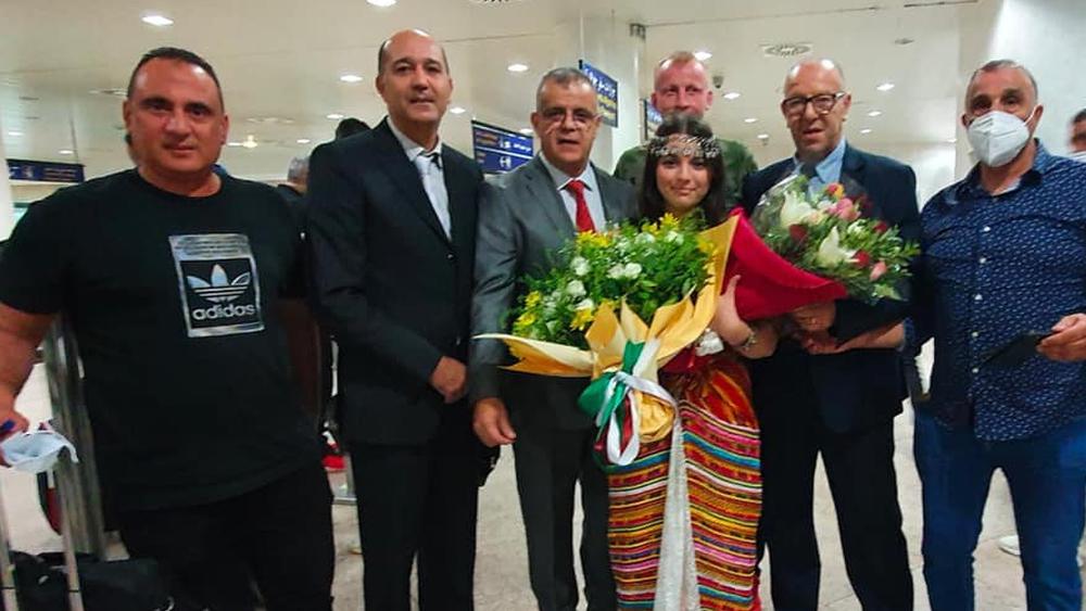 مسؤولو شبيبة القبائل يستقبلون بعثة الجيش الملكي في الجزائر بـ"الورود"