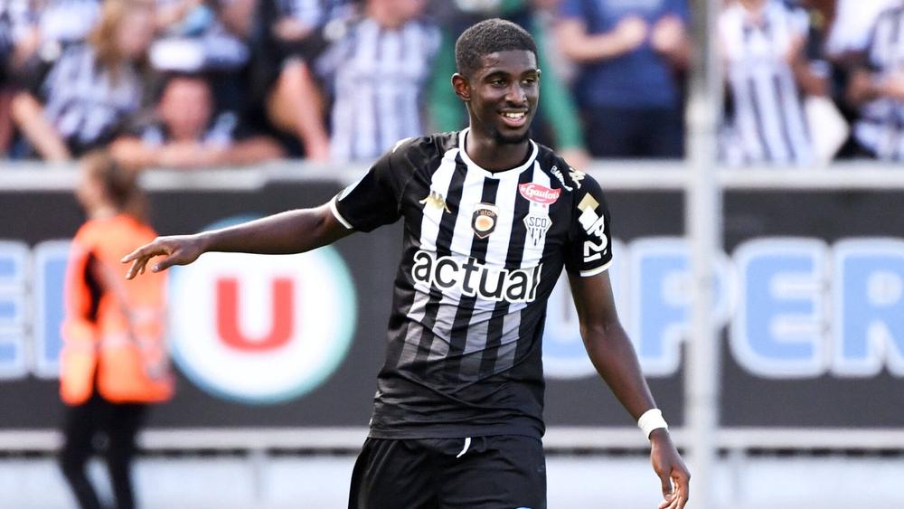 خليلوزيتش في اتصالات مستمرة مع "علي شو" واللاعب لم يستقر بعد على منتخبه المستقبلي